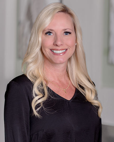 Dr. Laura Bratcher headshot